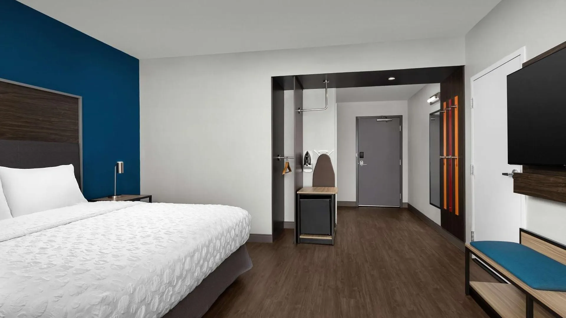Tru By Hilton Columbus East Broad Hotel